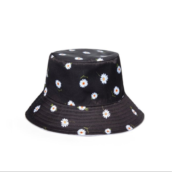 Alice + Olivia Accessories - NWT Alice + Olivia Reversible Bucket Hat